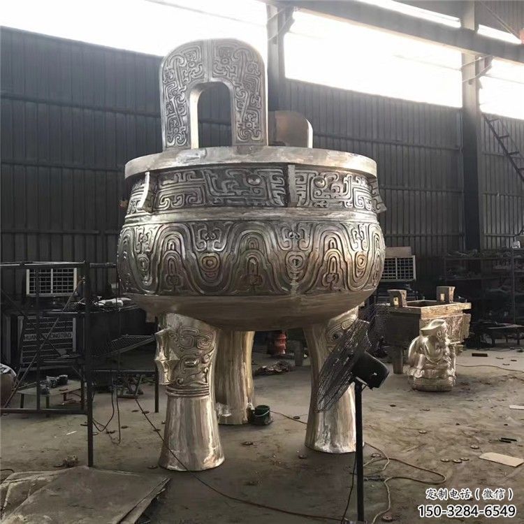 黄铜材质圆鼎雕塑造型 黄铜材质圆鼎雕塑造型