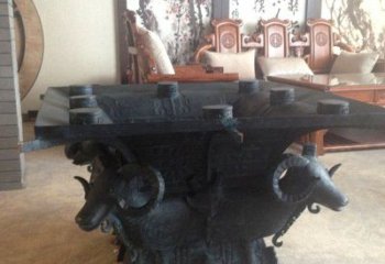 铸铜四羊方尊纹路雕塑