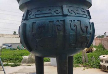 仿古三足圆鼎铜雕塑