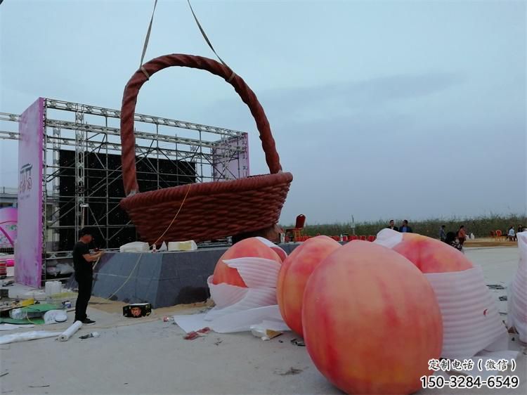 景观果篮雕塑预定，白钢构件，桃子果篮雕塑选定
