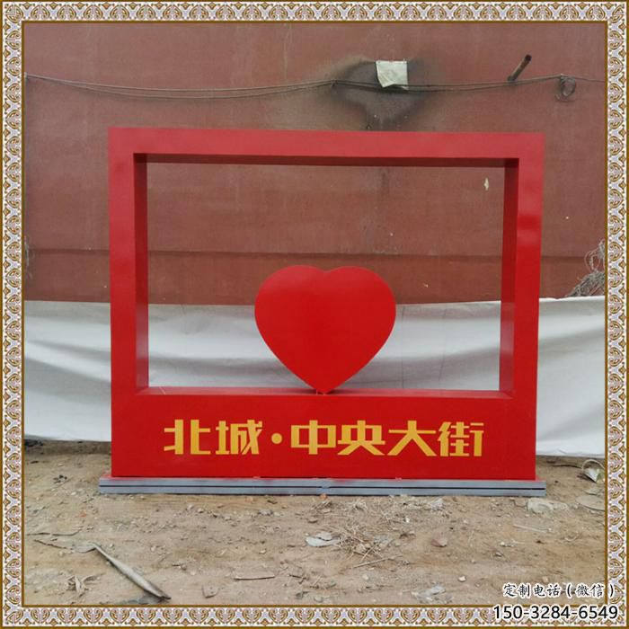 心形宣传栏雕塑，城市标识雕塑，不锈钢烤漆工艺雕塑