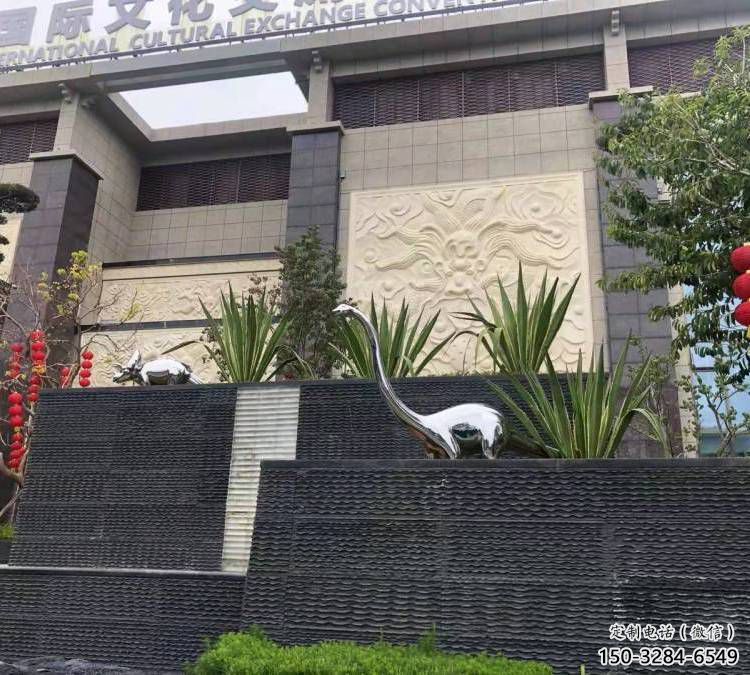 廣場(chǎng)恐龍雕塑供需，廣場(chǎng)雕塑，景觀鏡面恐龍雕塑定制