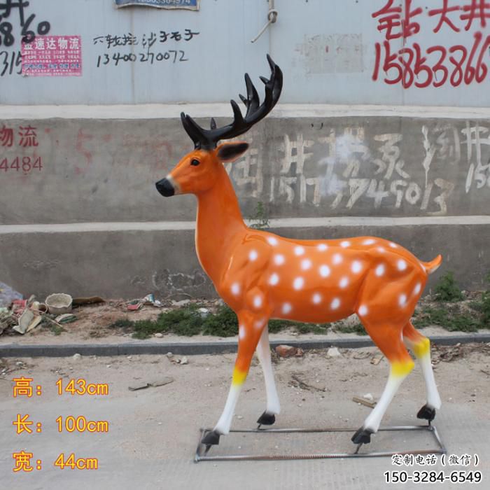 小鹿仿真雕塑，动物美陈小品，玻璃钢彩绘动物雕塑厂家