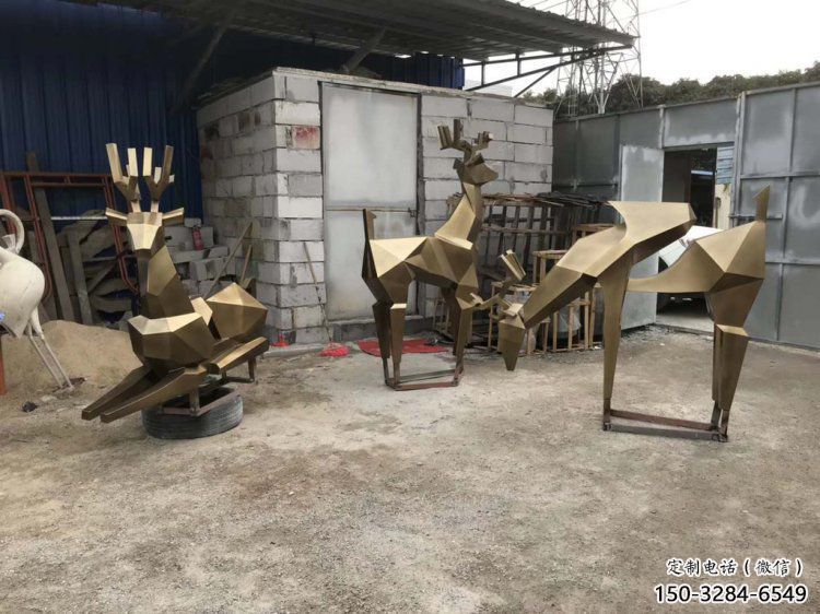 金属小鹿雕塑批发，街头艺术，公园抽象铜鹿雕塑展品