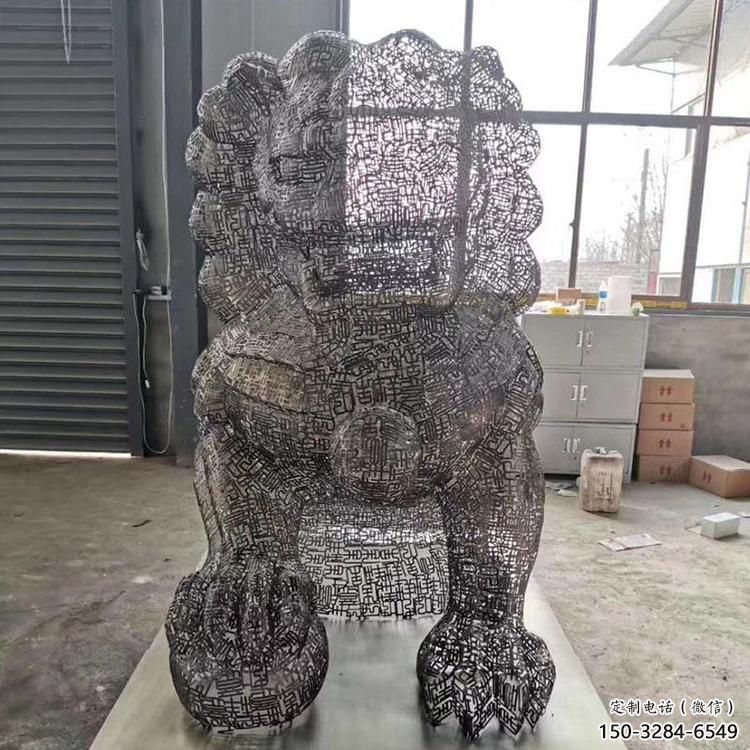 镂空狮子雕塑预定，城区小品，不锈钢狮子雕塑制造商