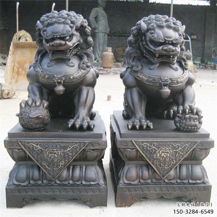青铜狮子雕塑生产，圆雕系列，仿古蹲狮雕塑生产商