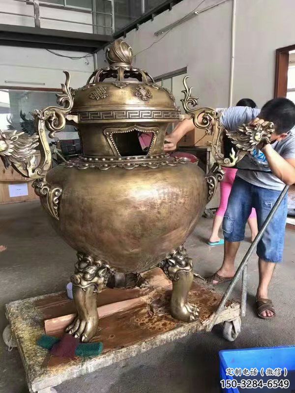 三足带盖博山炉雕塑 三足带盖博山炉雕塑