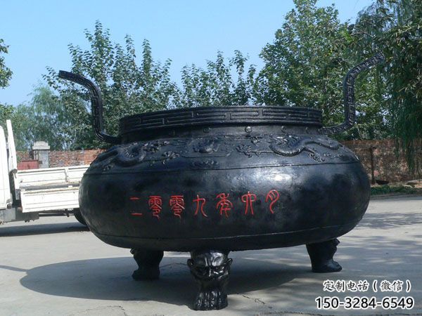 古法大肚三足炉雕塑 古法大肚三足炉雕塑