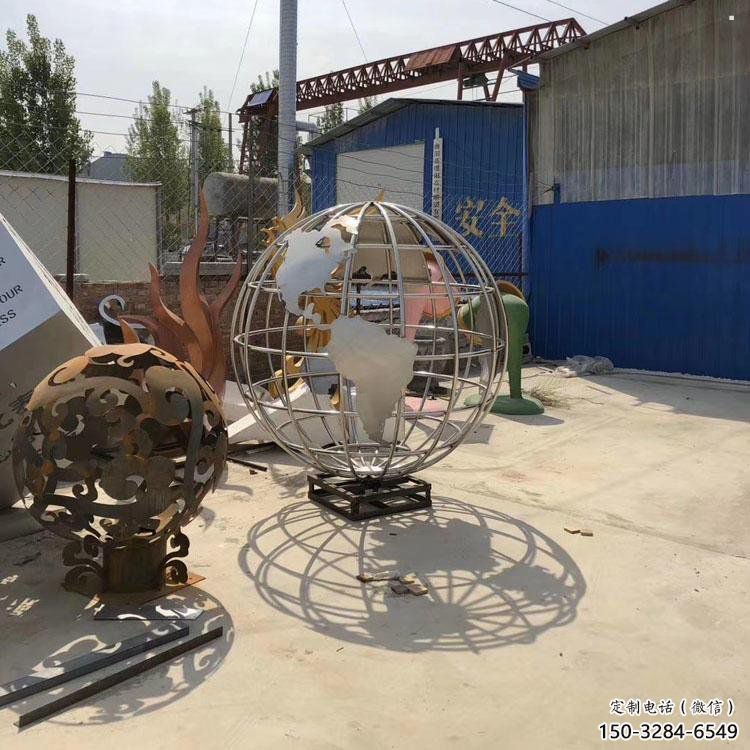 地球仪雕塑供应，城区小品，镜面地球仪雕塑制造商