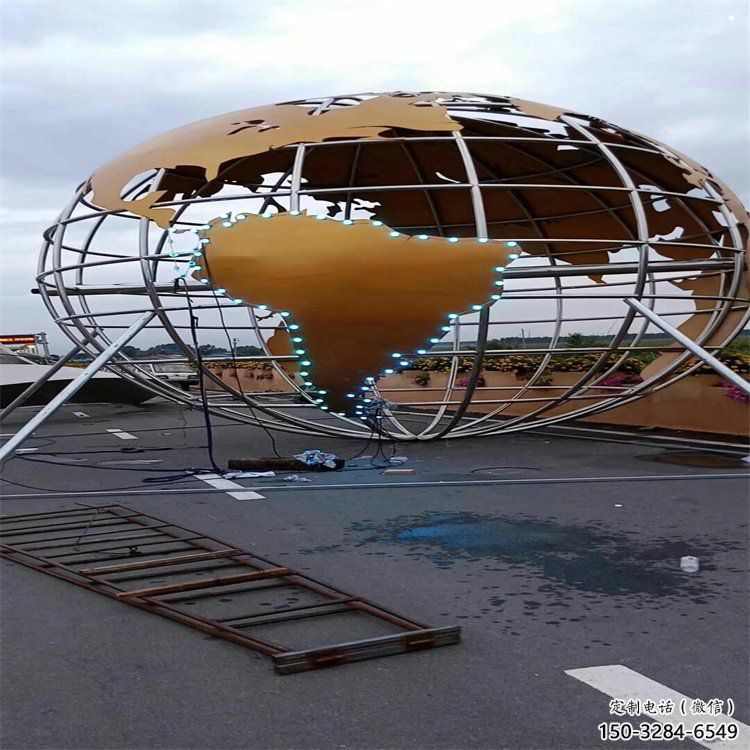地球仪雕塑展品，景观概念，镂空镜面地球仪雕塑优选