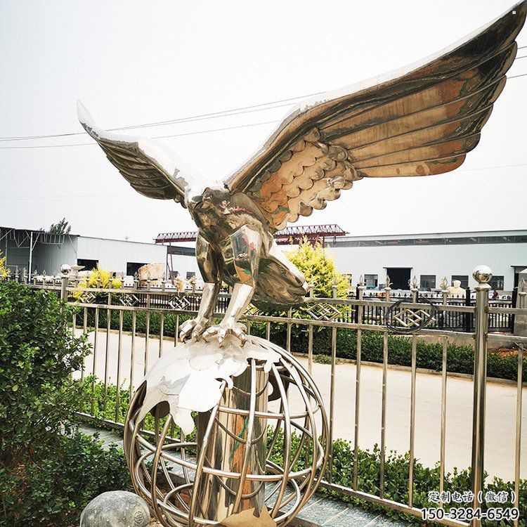 地球仪雕塑制造商，酒店摆件，老鹰踩地球仪雕塑定制厂家