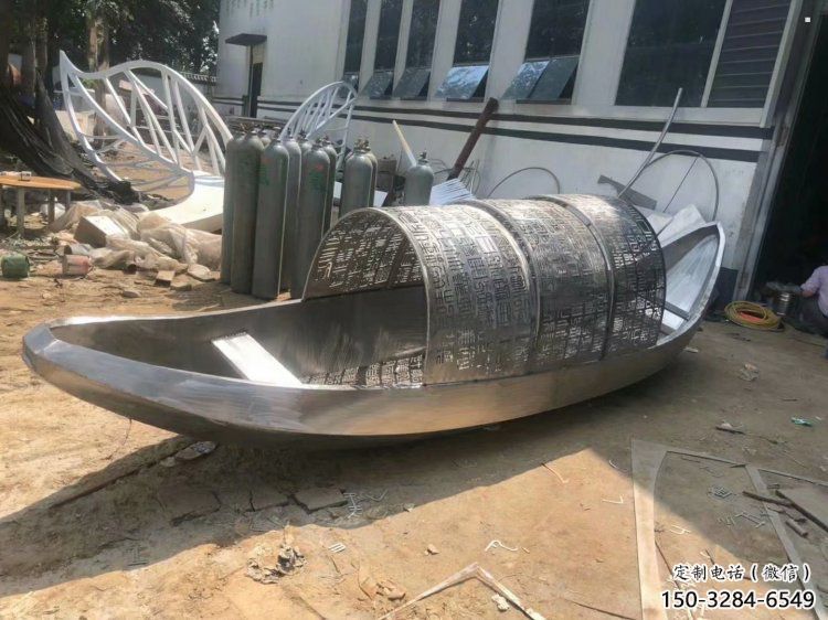 街道景观雕塑，锻造帆船雕塑，镜面效果