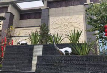 广场恐龙雕塑供需，广场雕塑，景观镜面恐龙雕塑定制