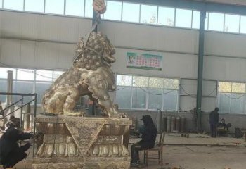 大型狮子雕塑展品，铸铜制作，金属蹲狮雕塑精品