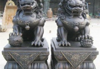 青铜狮子雕塑生产，圆雕系列，仿古蹲狮雕塑生产商