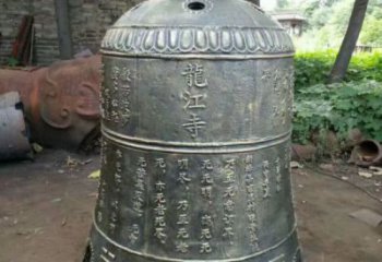 龙江寺八卦纹铜钟雕塑
