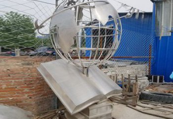 地球仪雕塑制造，白钢构件，校园书籍地球仪雕塑提供