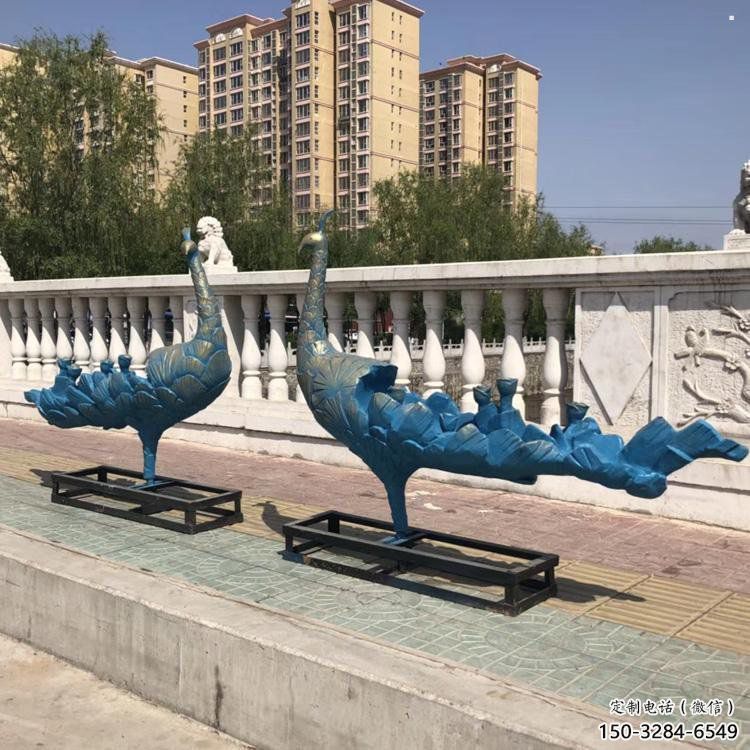 彩绘孔雀雕塑供应，圆雕体系，仿古孔雀雕塑制作厂家