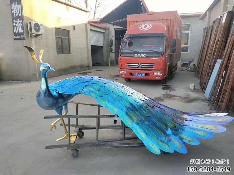地产孔雀雕塑供应，地标摆件，不锈钢孔雀雕塑制造厂家