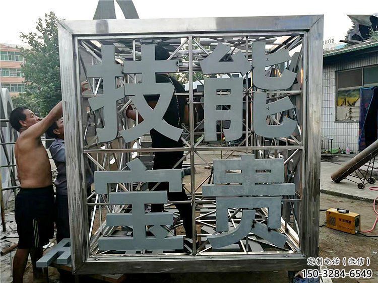 魔方雕塑特供，地标摆件，镂空字体魔方雕塑选用
