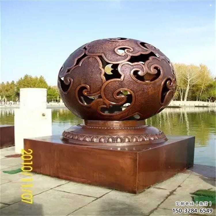 镂空球雕塑服务商，街景小品烤漆镂空球雕塑订做