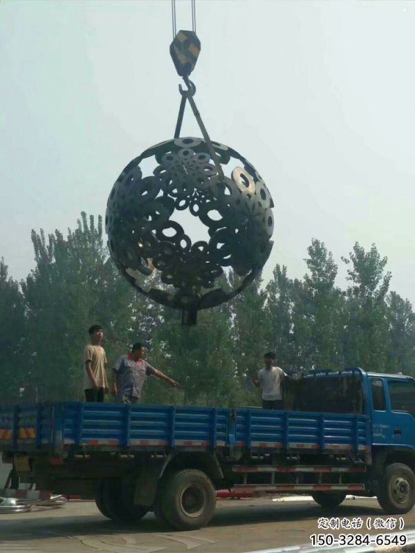 球体雕塑厂家优选，陆地摆件，不锈钢球体雕塑供应