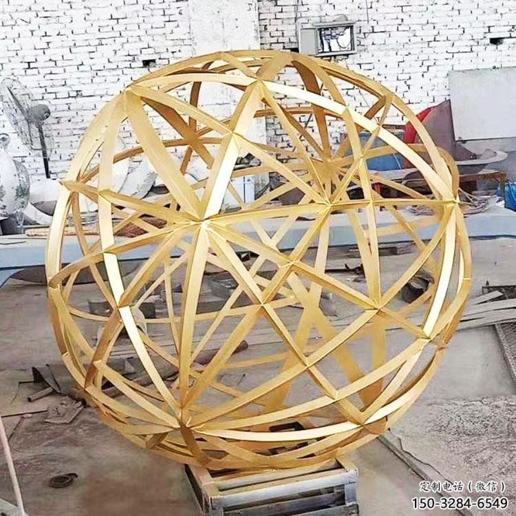 镂空球雕塑定价，景观雕塑，异形镂空球雕塑摆件厂家