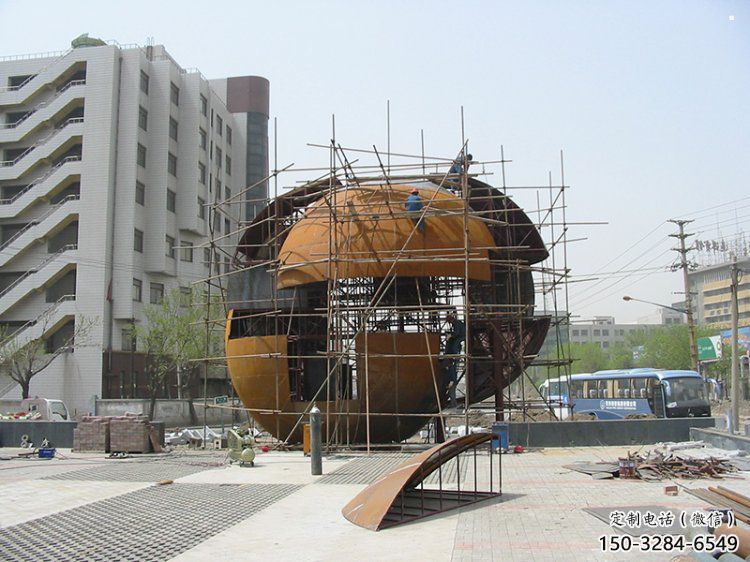 镂空球雕塑精选，彩钢制作，异形镂空球雕塑工厂