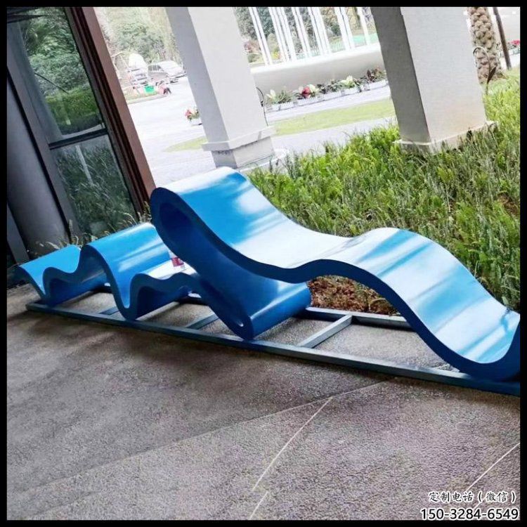 抽象造型坐凳雕塑，不锈钢烤漆工艺效果