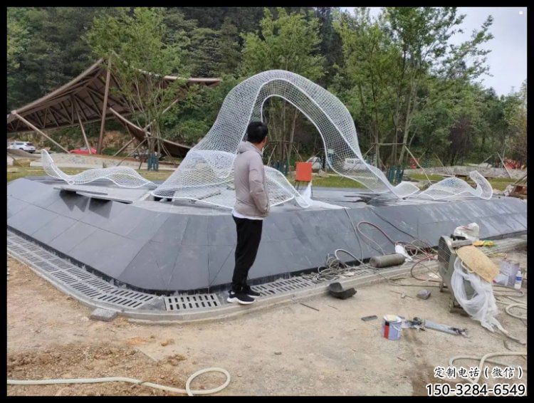 博物馆飘带雕塑