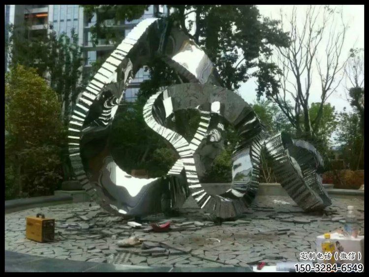 大型飘带雕塑