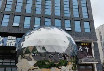 镜面球雕塑承接，街头艺术，不锈钢球雕塑厂家