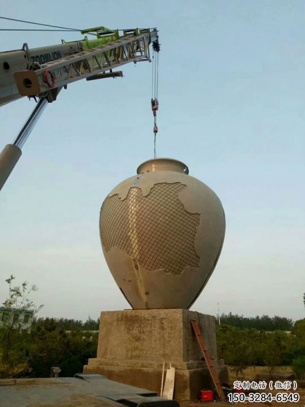 庭院瓶子雕塑