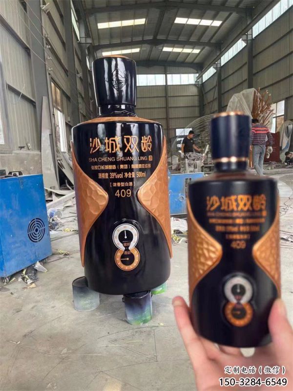 酒瓶雕塑供求，水景雕塑，玻璃钢酒瓶雕塑制造商