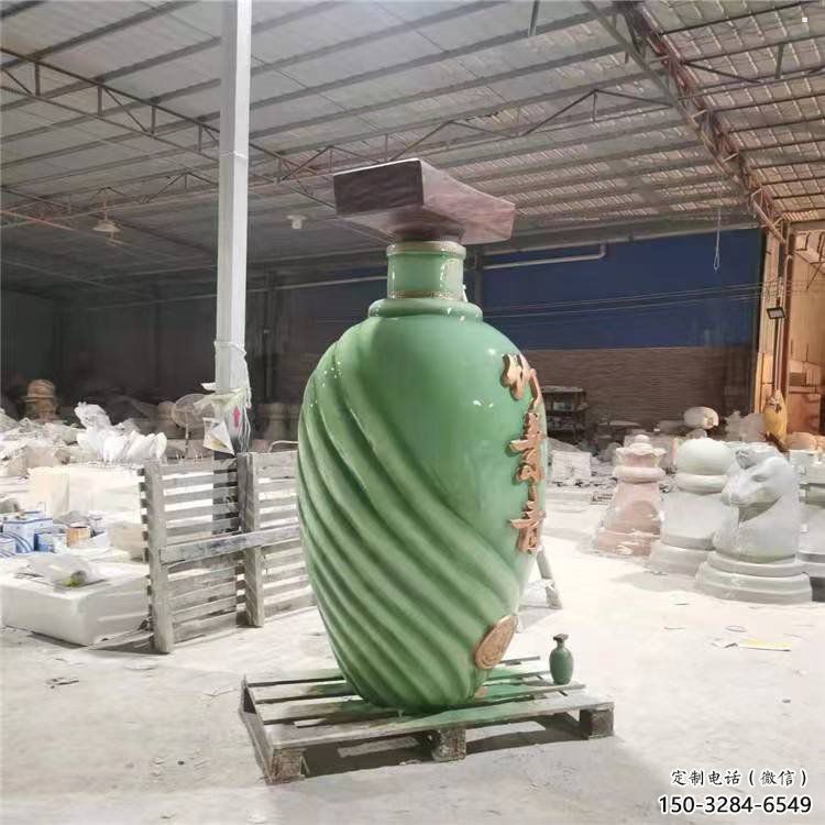 酒瓶雕塑展品，公园小品，城市玻璃钢酒瓶雕塑供需