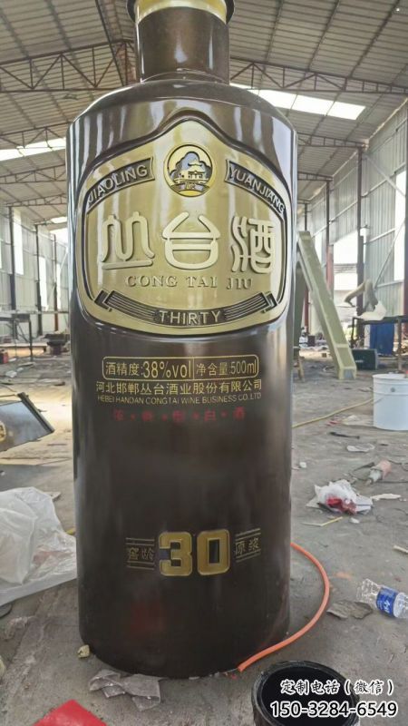 室内酒瓶雕塑，拉丝景观雕塑，抽象效果