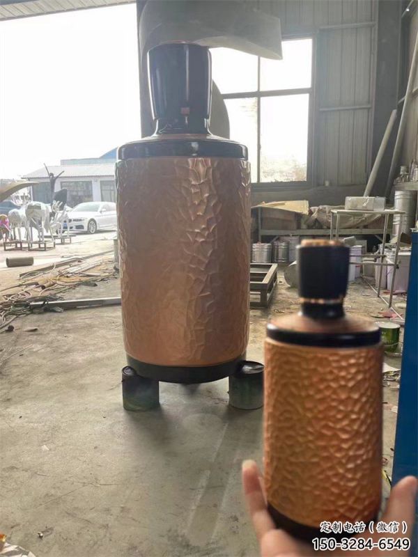 艺术酒瓶雕塑展品，室外软装，展示玻璃钢酒瓶雕塑订做