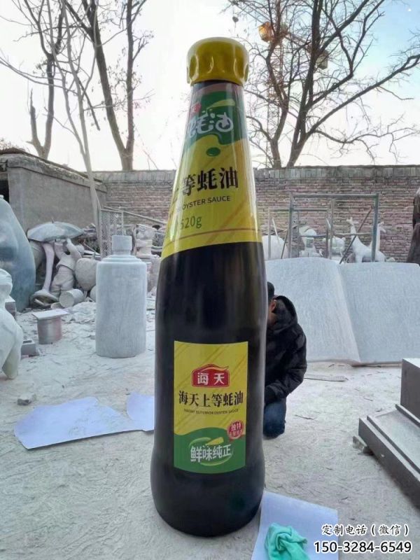 展示酒瓶雕塑定制，小区雕塑，玻璃钢酒瓶雕塑提供