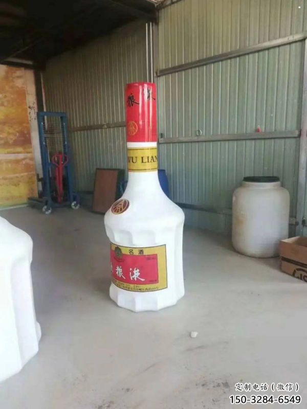风景区瓶子雕塑
