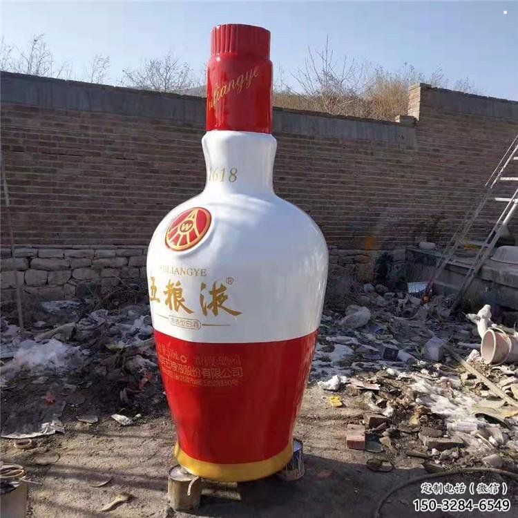 酒瓶雕塑定价，景观概念，玻璃钢酒瓶雕塑预定