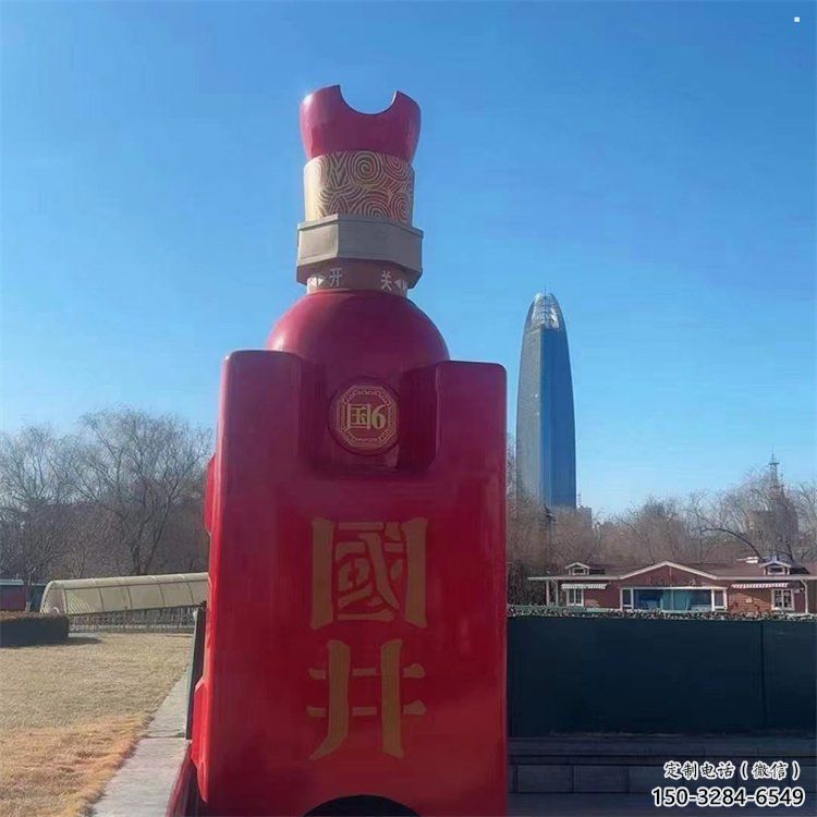 洋酒瓶雕塑精品，标识雕塑，玻璃钢洋酒瓶雕塑供给