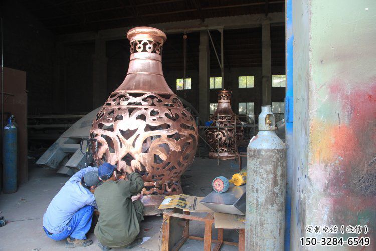 铜花瓶雕塑精选，室外软装，抽象铜花瓶雕塑厂家