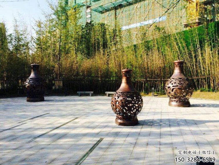 铜花瓶雕塑制造商，小区摆件，景观铜花瓶雕塑厂家