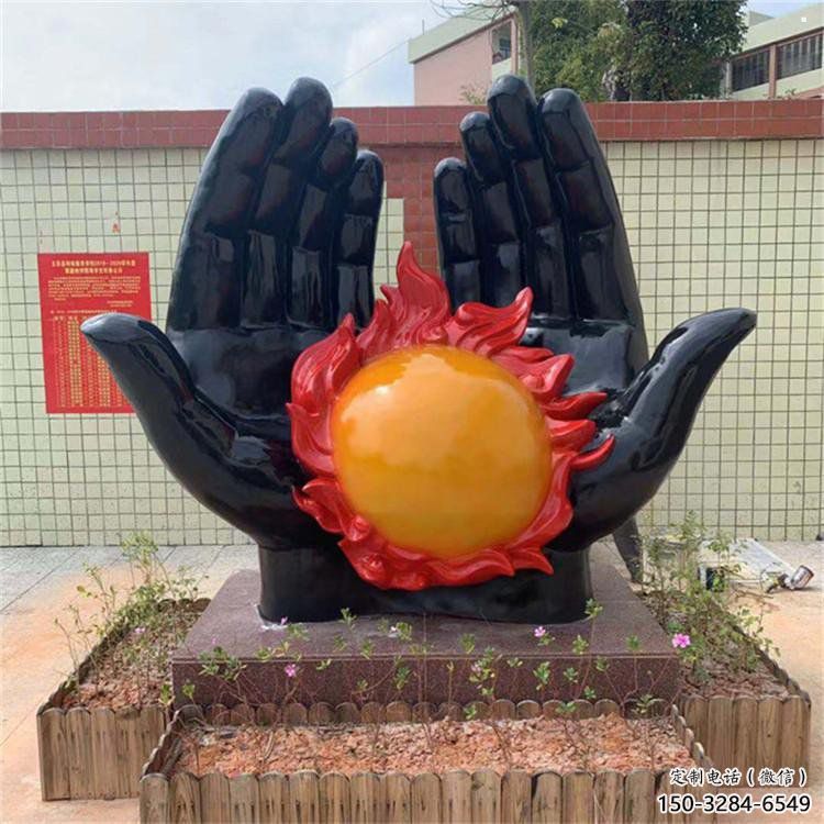 火球雕塑展品，花园小品，玻璃钢手托火球雕塑优选