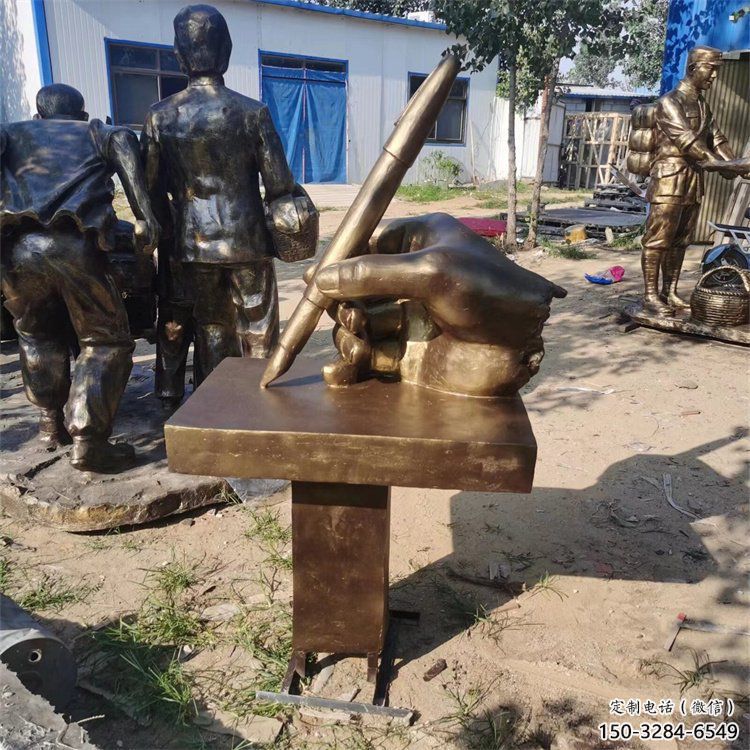 地标摆件，手握钢笔雕塑生产商，户外景观雕塑