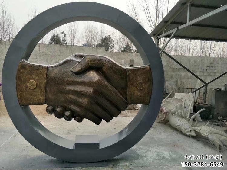 握手雕塑观赏型，户外摆放，不锈钢握手雕塑厂家