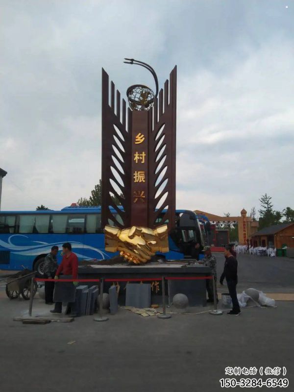 握手雕塑服务商，街景小品，点击不锈钢握手雕塑厂家