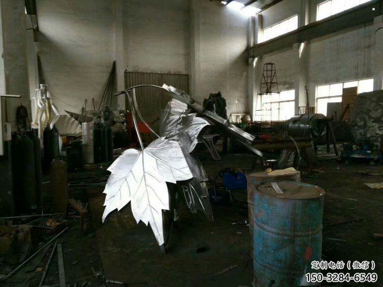 枫叶雕塑承接，城市装饰，大型不锈钢枫叶雕塑厂家