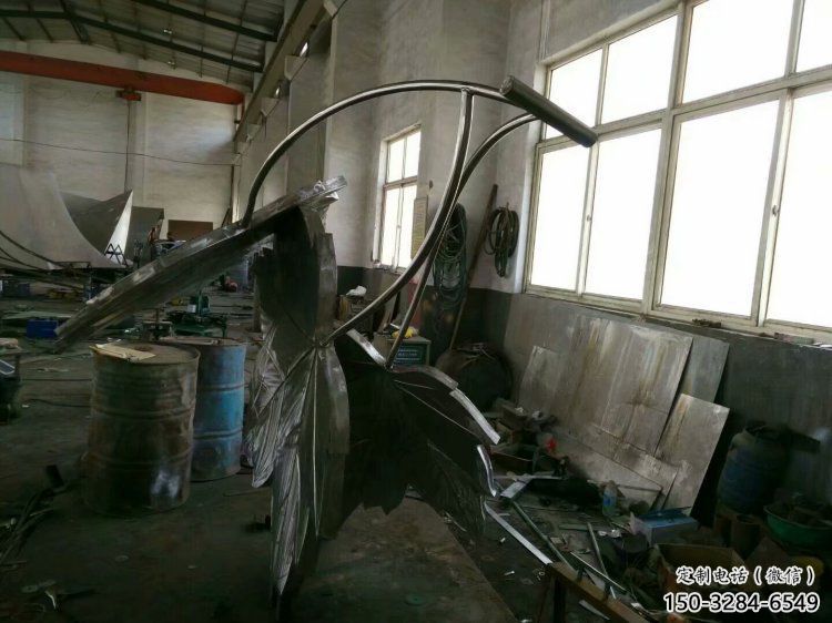 枫叶雕塑优选，陆地摆件，艺术不锈钢枫叶雕塑供应