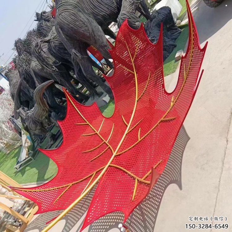 镂空枫叶雕塑制造，街景小品，铁艺枫叶雕塑厂家优价